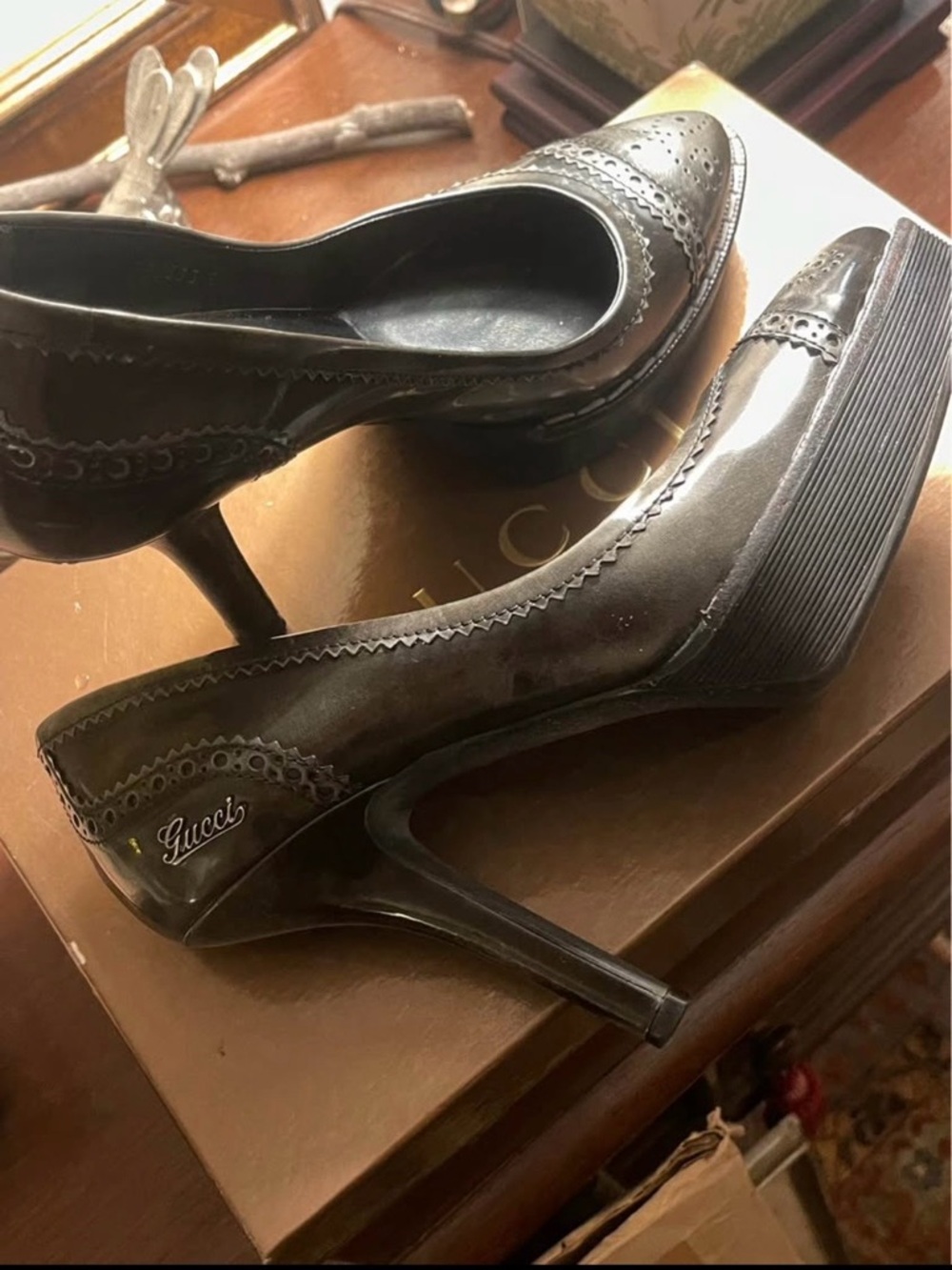 Gucci Black Leather Scalloped Heel Pumps - Picture 8 of 10
